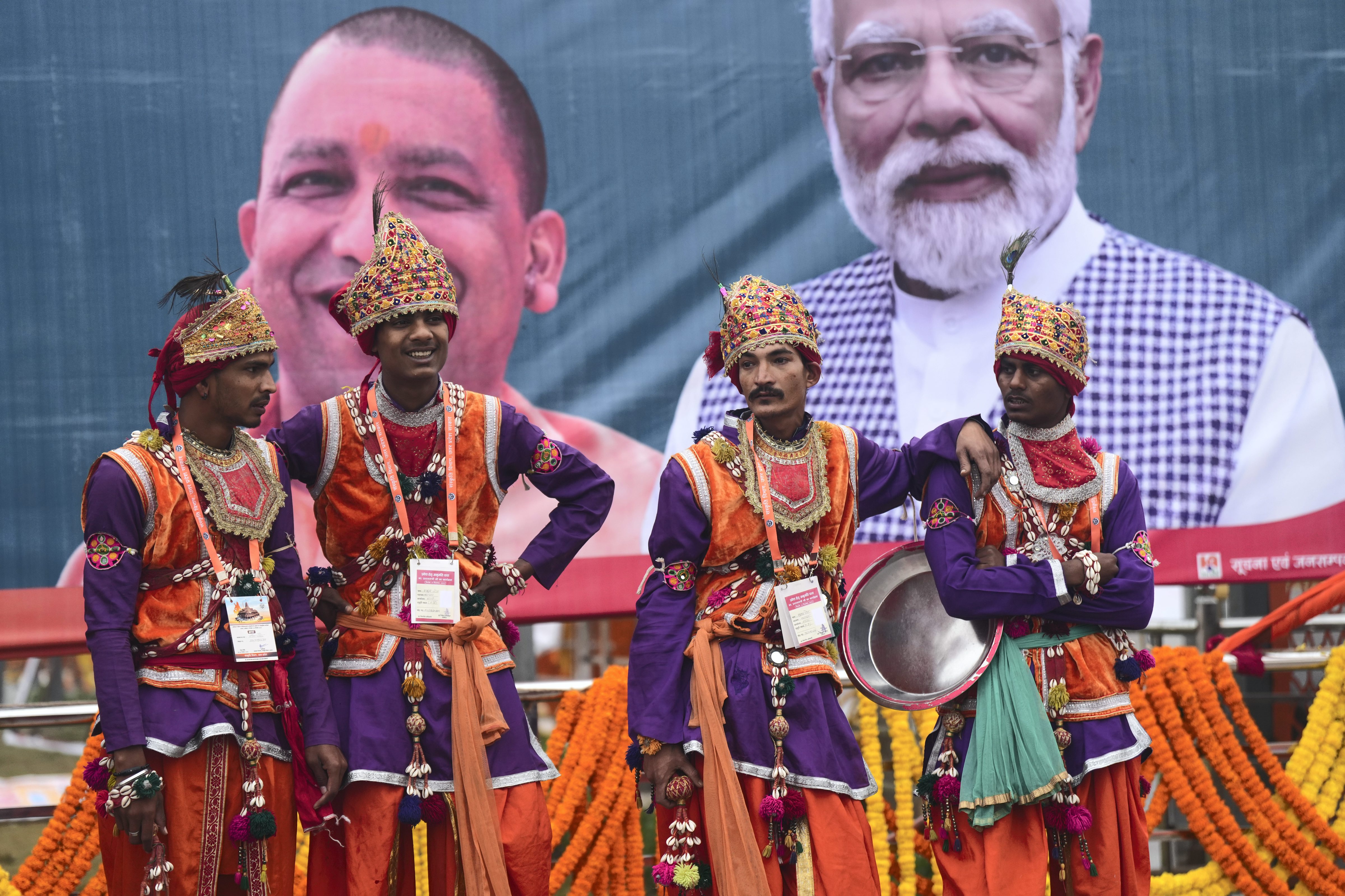 Pm Modi In Ayodhya: अयोध्या दौरे के दौरान उज्ज्वला लाभार्थी के घर पहुंचे पीएम मोदी, चाय पी