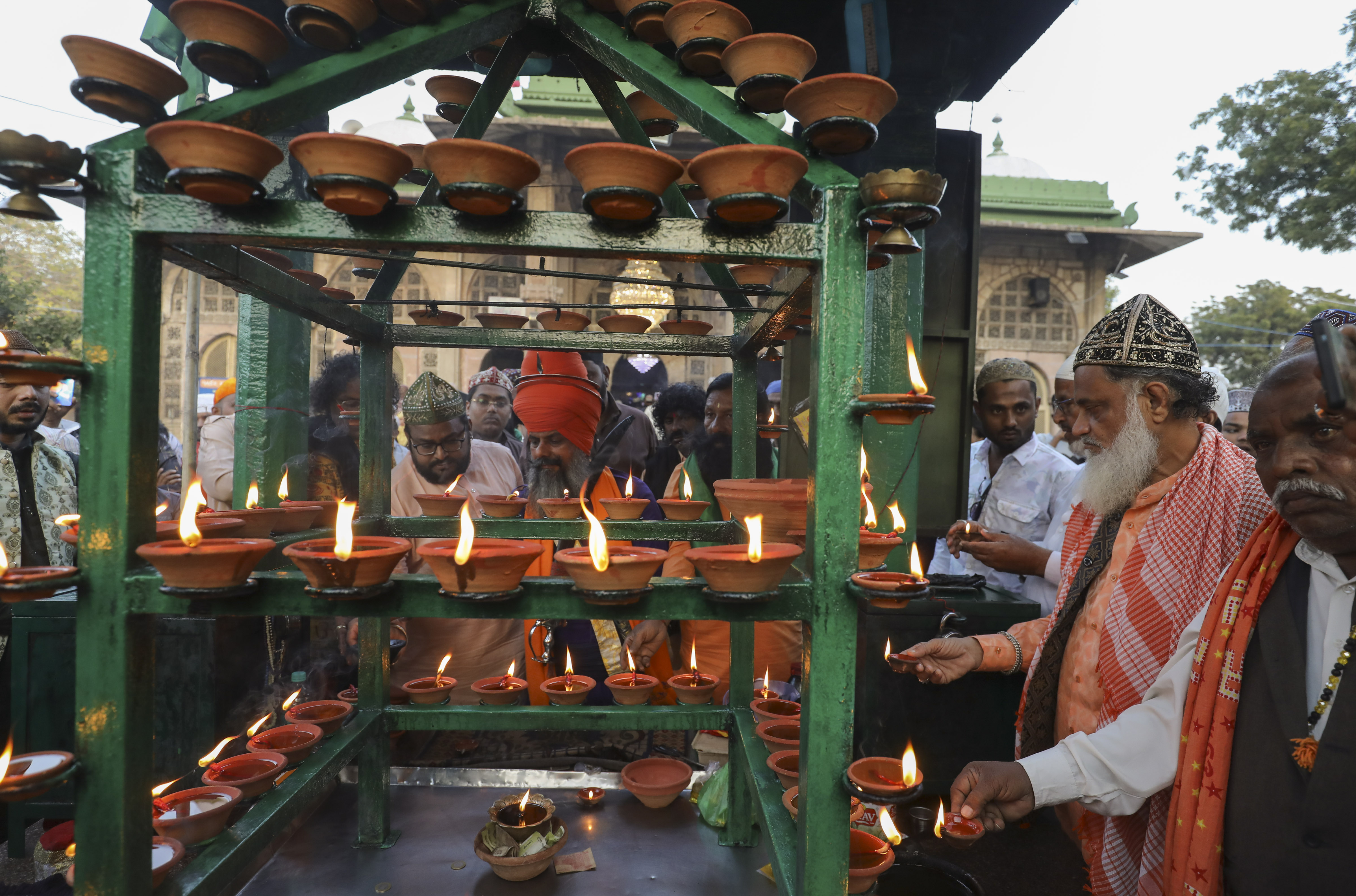 Ayodhya Ram Mandir: गृह मंत्री अमित शाह ने श्रीराम के आगमन पर जलाए दीपक